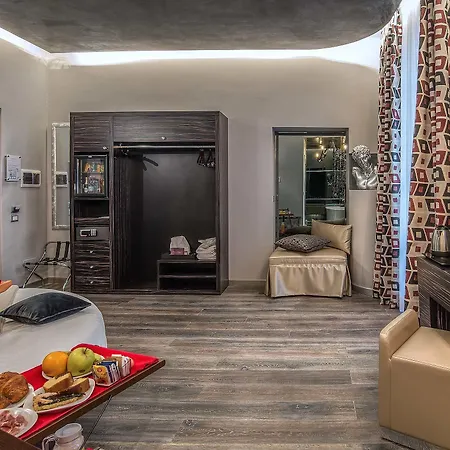 Colonna Del Corso Rome