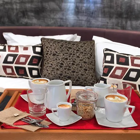 Colonna Del Corso Gasthuis 4*